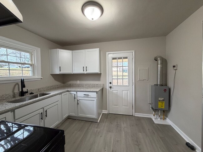 Building Photo - Charming 2 bedroom 1 bath cottage