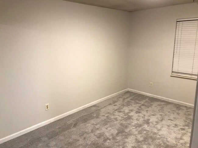 Building Photo - Beautiful First Floor Condo