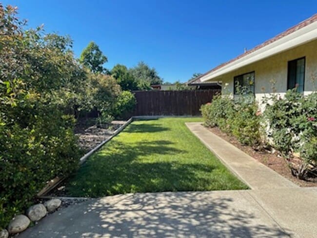 Building Photo - 3668 Cherrywood Dr