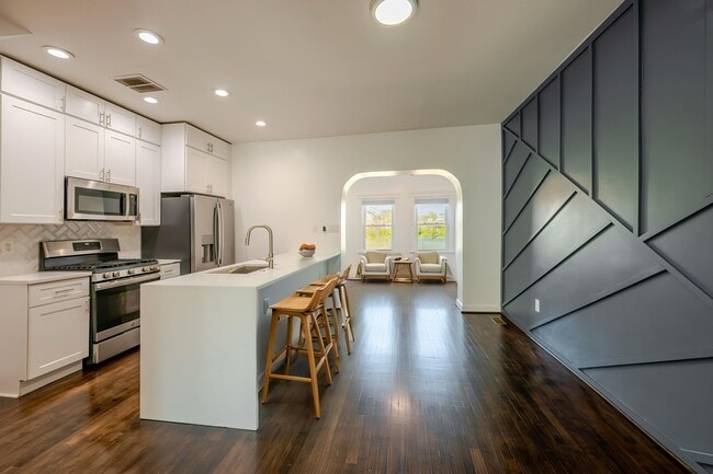 Building Photo - 2726 10th St NE