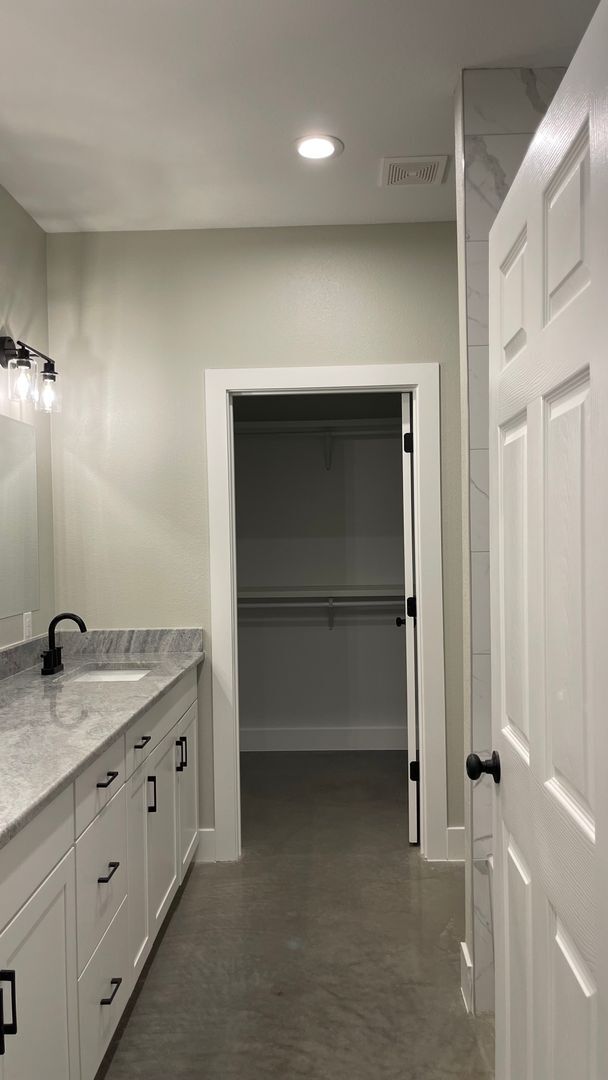 Building Photo - 3 Bed 2 Bath Duplex Close to SFA!!!
