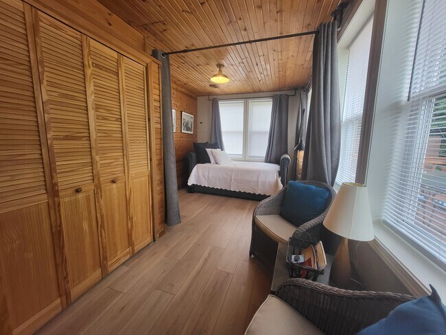 Building Photo - 7421 Washington St