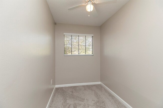 Building Photo - 13110 Mills River St