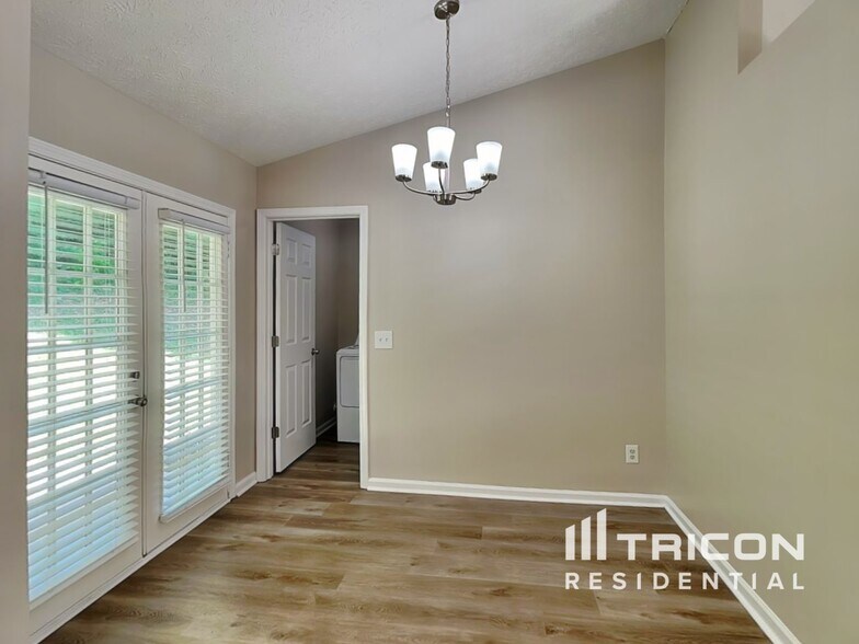 Building Photo - 38 Ann Cir