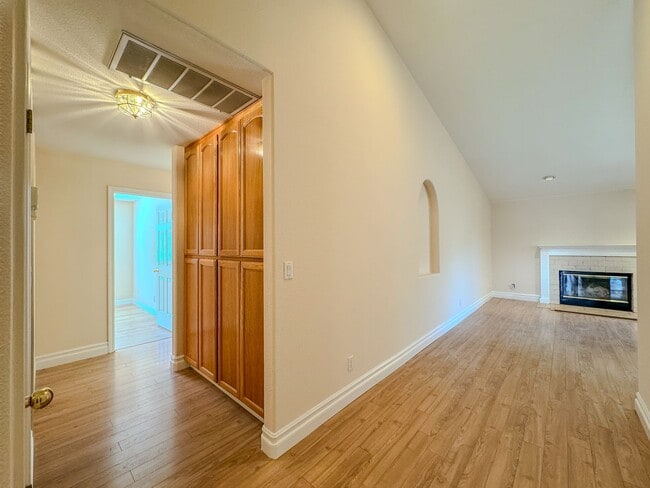 Building Photo - Lovely 3 Bedroom Home!