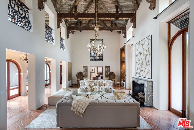 Building Photo - 704 N Arden Dr