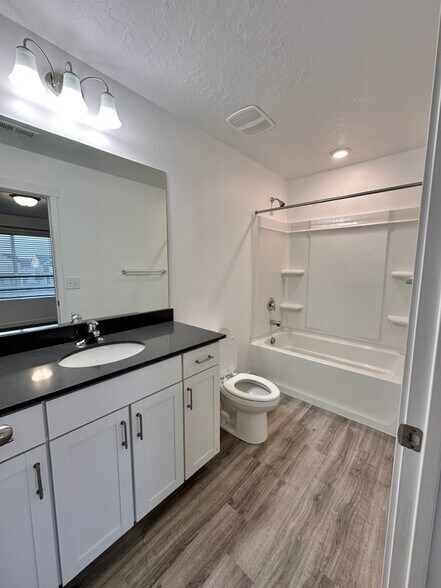 Building Photo - 44 N Voyager Ln