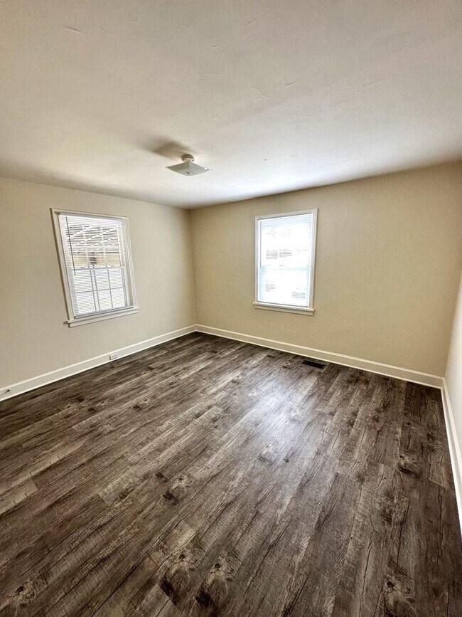Building Photo - 2 Bedroom Home For Rent Near The Montgomery County Library!