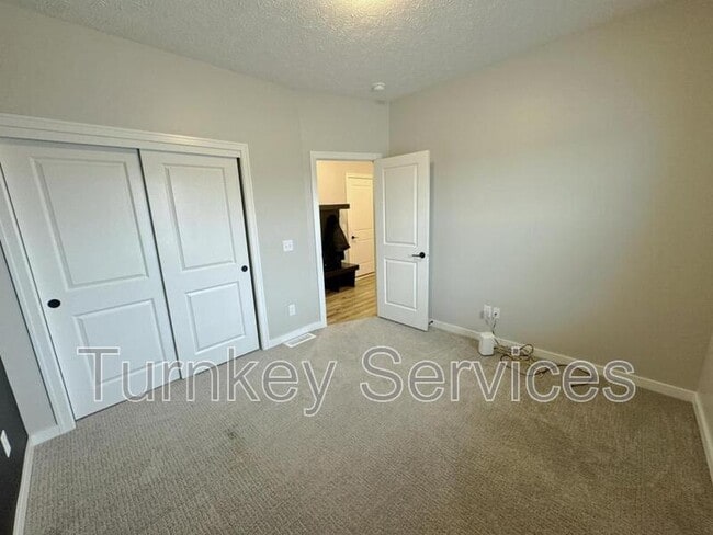 Building Photo - 13812 S 52nd St