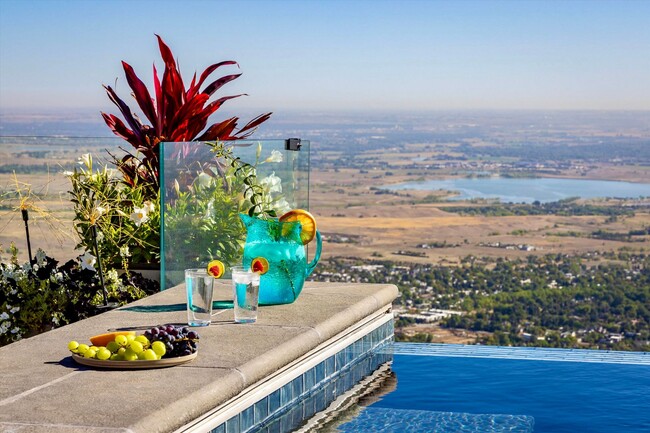 Building Photo - Private Foothills Sanctuary Minutes from D...