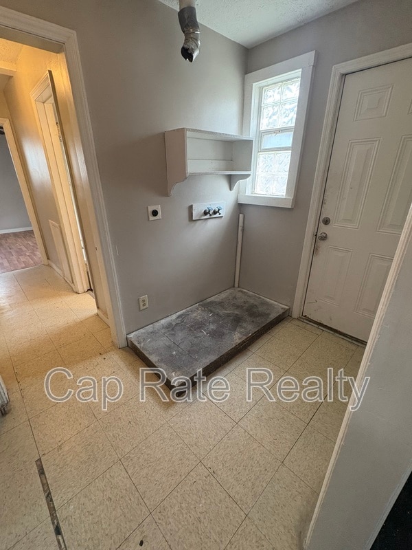 Building Photo - 1042 Loretta Ave