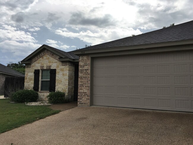 Primary Photo - 502 Stoneridge Dr