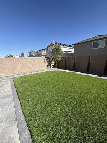 landscaped backyard - 5924 Tomsik St