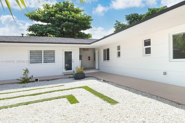 Building Photo - 7800 NE 10th Ct