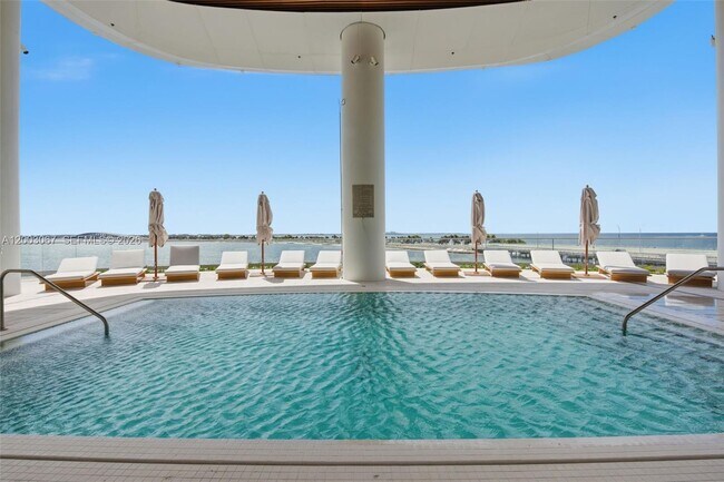 Building Photo - 175 SE 25th Rd