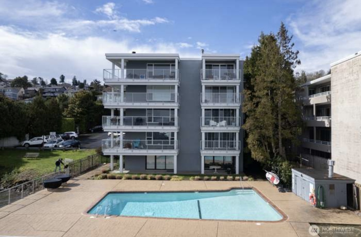 Building Photo - 720 Lakeside Ave S
