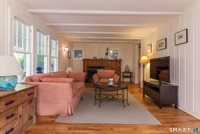 Building Photo - 116 Overshore Dr E