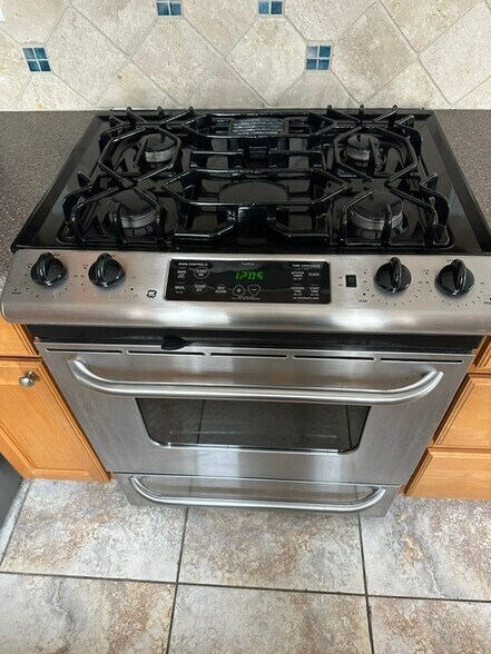 Building Photo - 3844 Groton St