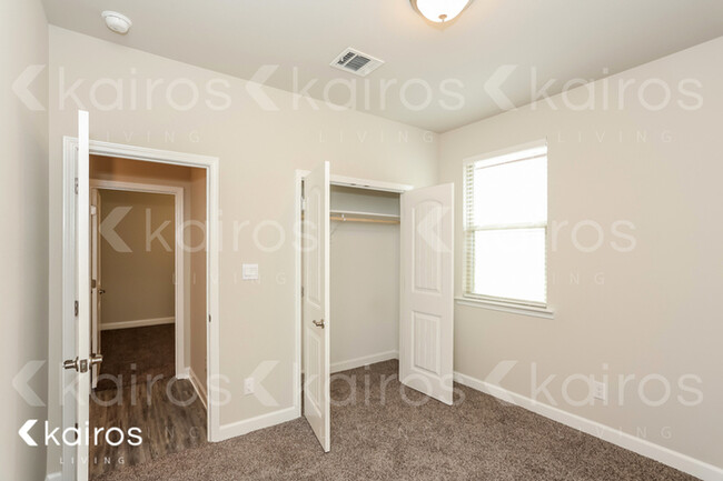 Building Photo - 6727 Tiger Pointe Dr.