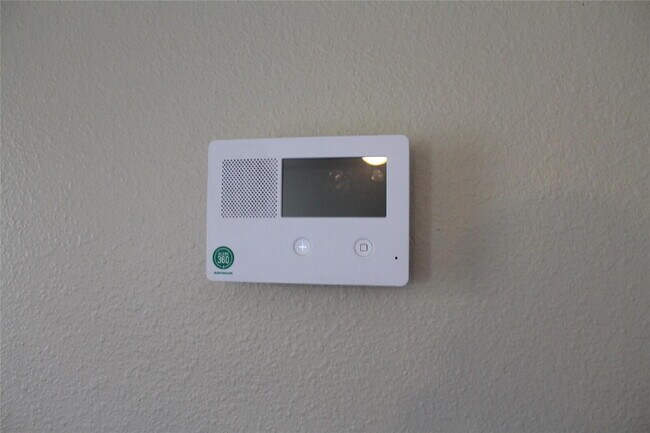 Building Photo - 4518 Hamilton Ave