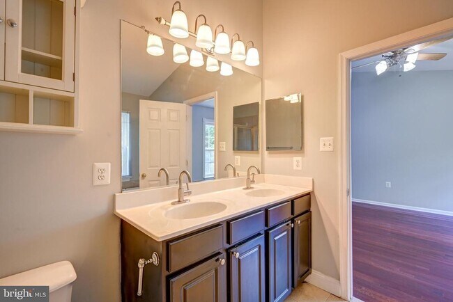 Building Photo - 4611 Kings Mill Way