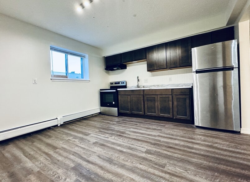 Kitchen - 1522 Mount Hope Ave