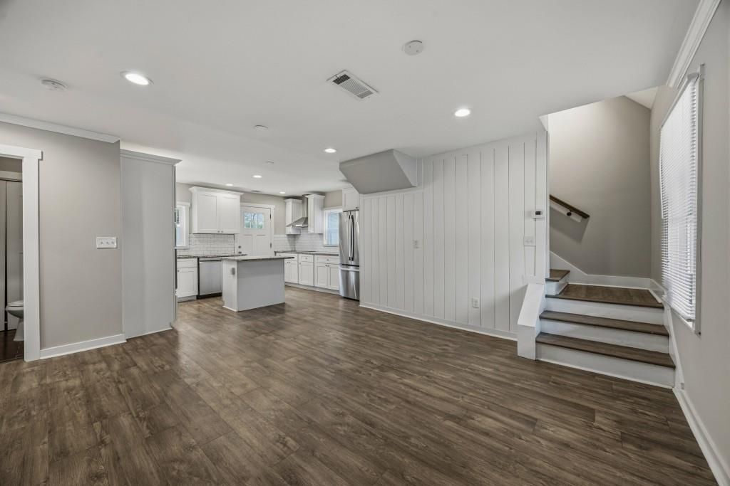 Building Photo - 2455 Lynn Iris Dr