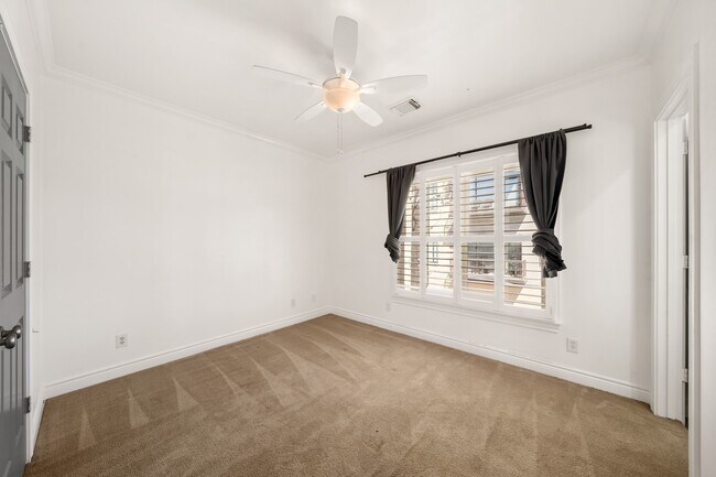 Building Photo - 1902 Greenwich Pl Dr