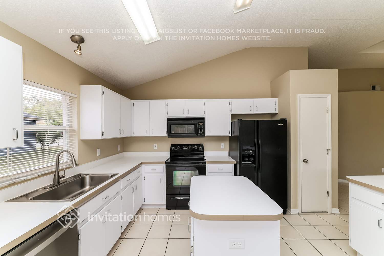 Building Photo - 5902 Azure Dr