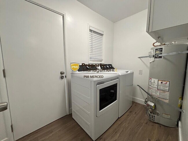 Building Photo - Newly remodeled 2 bedroom duplex for $1900