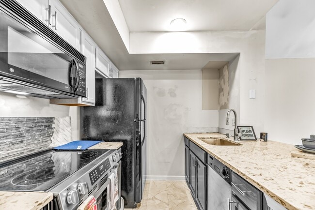 Building Photo - 13570 Lord Sterling Pl