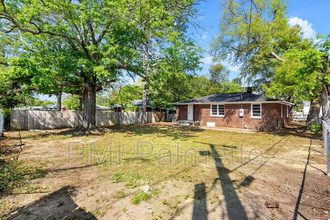 Building Photo - 1611 Holland St