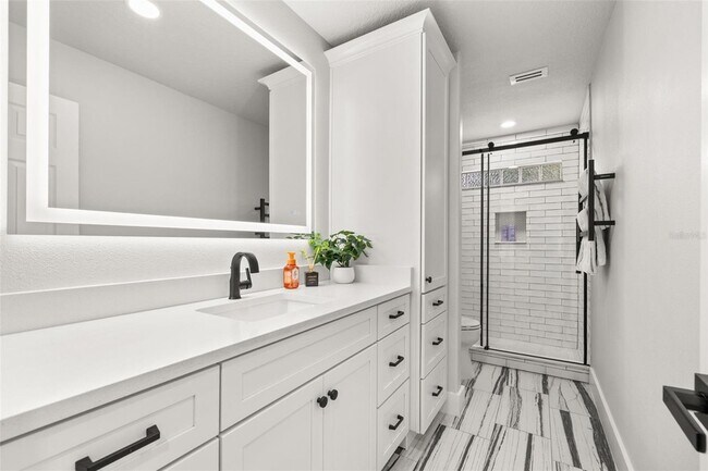 Building Photo - 663 Charrice Pl