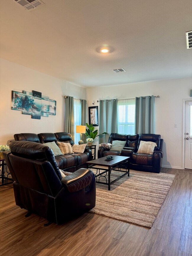 Building Photo - 130 Canley Lp
