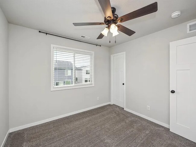 Building Photo - Bright & Modern 4-Bedroom Home in Deer Cre...