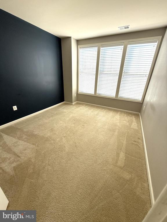 Building Photo - 43132 Thoroughfare Gap Terrace