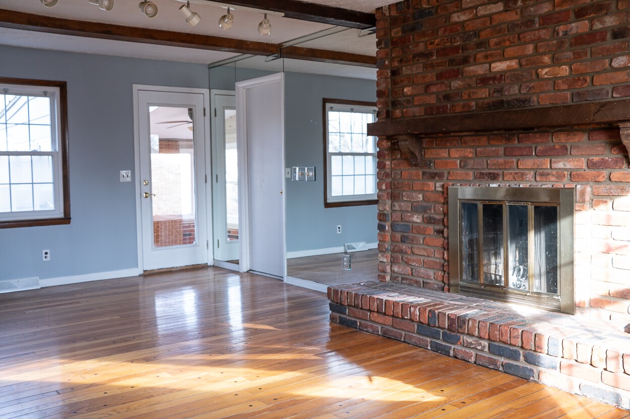 Building Photo - 10737 Silverbrook Dr