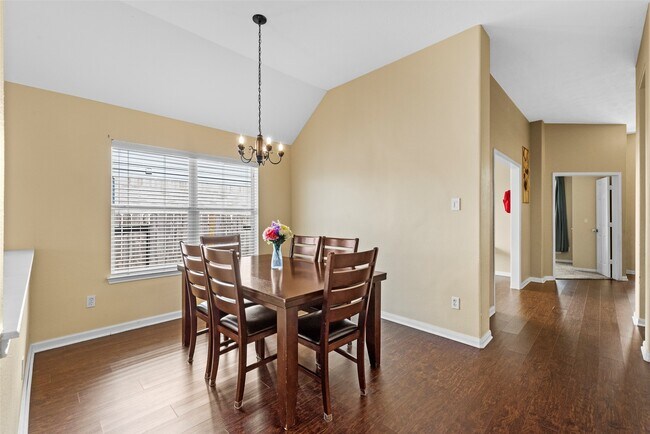 Building Photo - 511 Plantain Ln