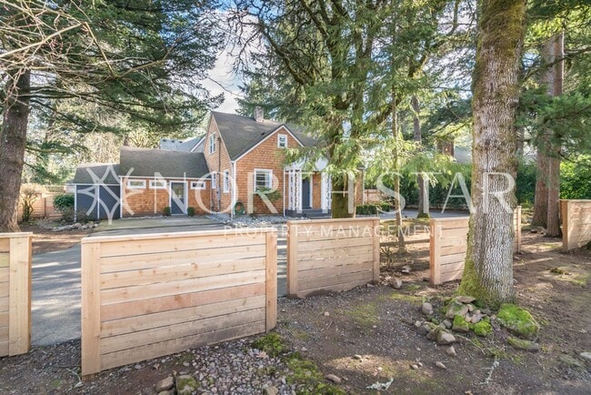 Building Photo - Newly Remodeled Lake Oswego Cottage With Lake Access.