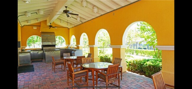 Building Photo - Luxurious 2 + 2.5 Belcaro 2392 SQFT Retire...