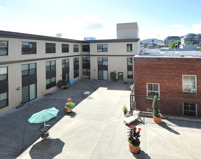 Building Photo - Fifth Avenue Court