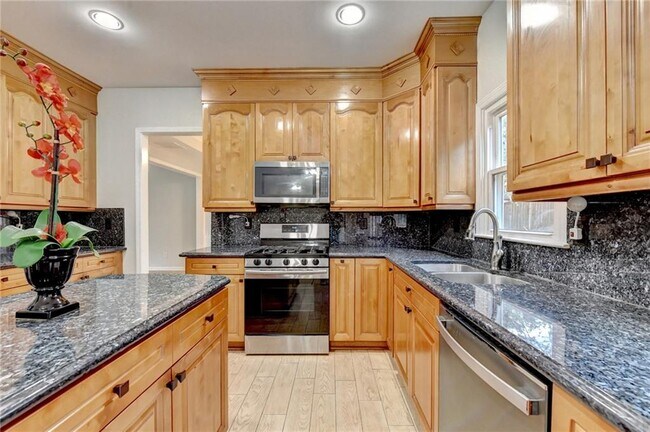 Building Photo - 2835 Crestmont Ct