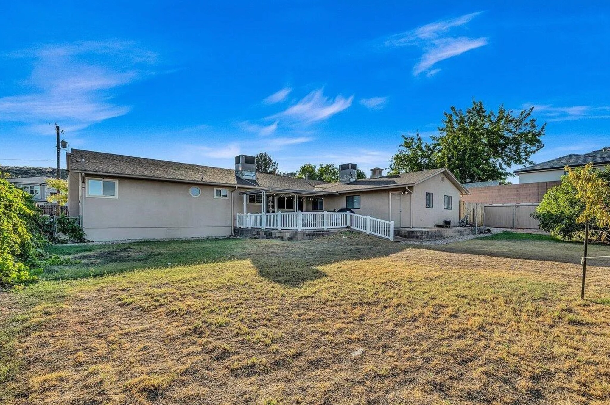 Building Photo - 1010 N 1800 E