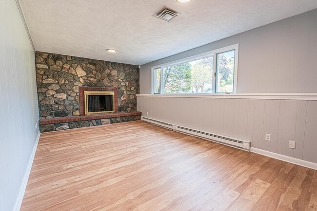 Building Photo - 20 Fieldstone Dr