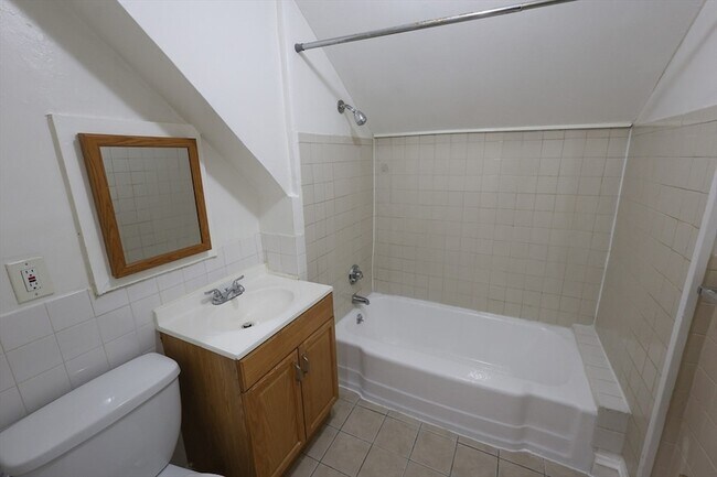 Building Photo - 498 Whipple St