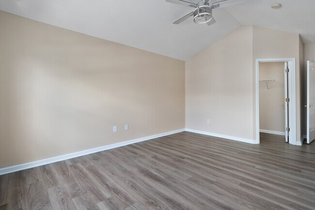 Building Photo - 670 Mystic Pointe Dr