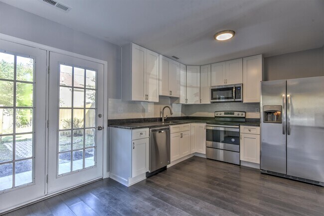 Building Photo - 3279 Westdale Ct