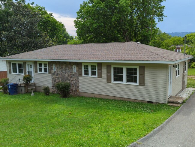 Primary Photo - 3415 Hartford Dr