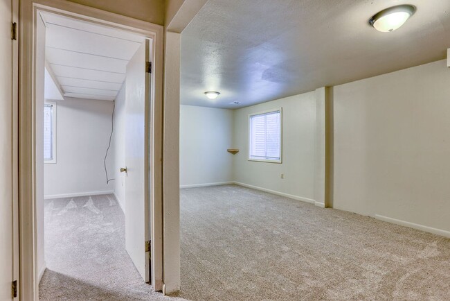 Building Photo - 4 Bedroom home in Fort Collins
