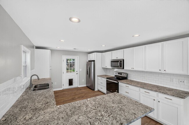 Building Photo - Move-In Ready Home in Hanahan